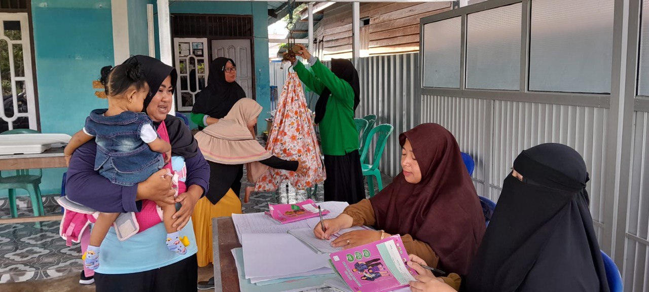 Petugas Puskesmas Tanah Grogot Melaksanakan Posyandu di Posyandu Matahari