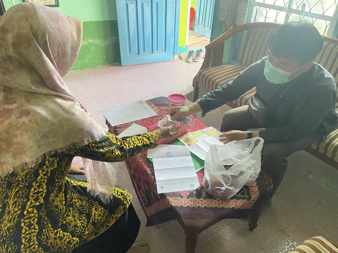 Petugas Puskesmas Bagikan Obat Cacing kepada 20 Murid di TK Rahayu